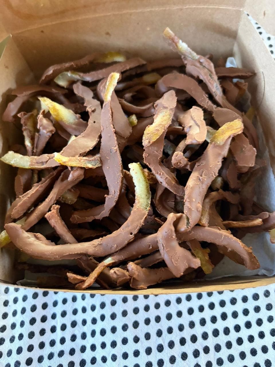 Laranja cristalizada com chocolate